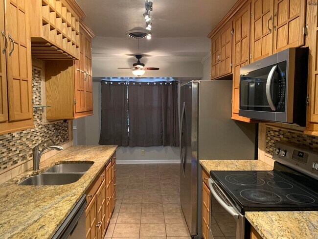 Building Photo - 2902 McNiel Ave