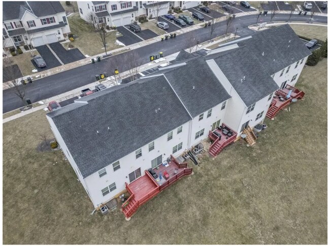 Building Photo - 972 King Way
