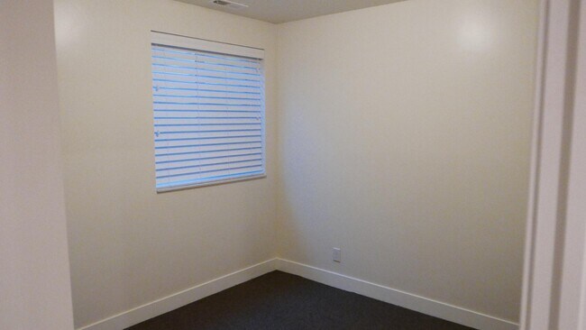 Building Photo - 323 E Pages Ln