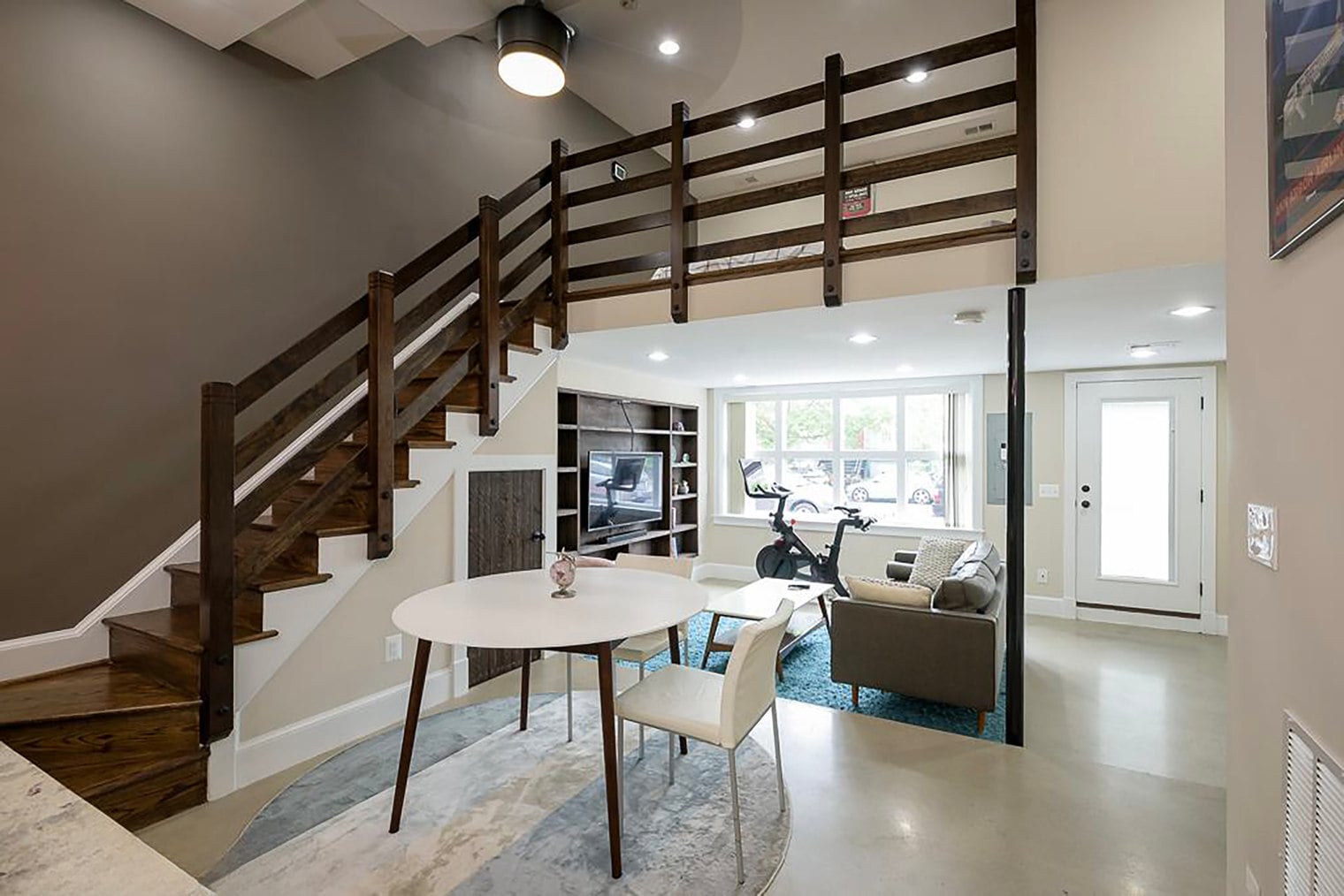 Building Photo - 717 F St NE