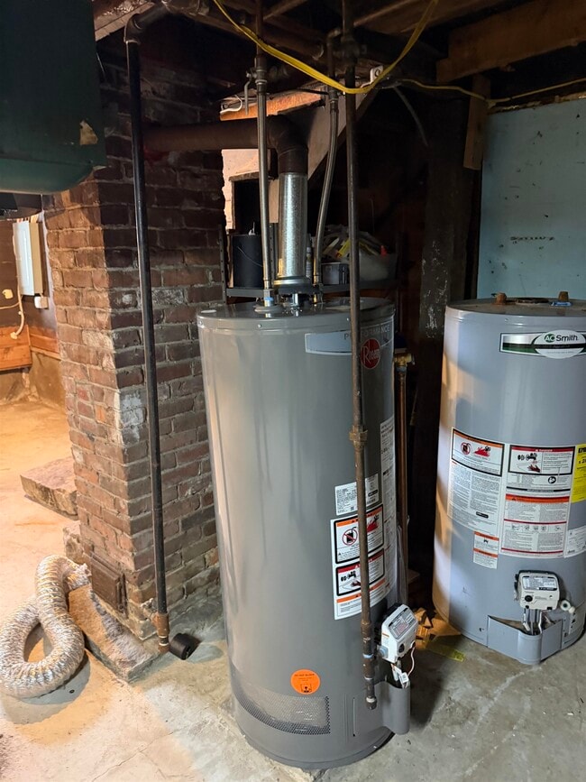 Building Photo - 303 N State St