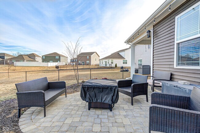 Building Photo - 2214 Warbler St