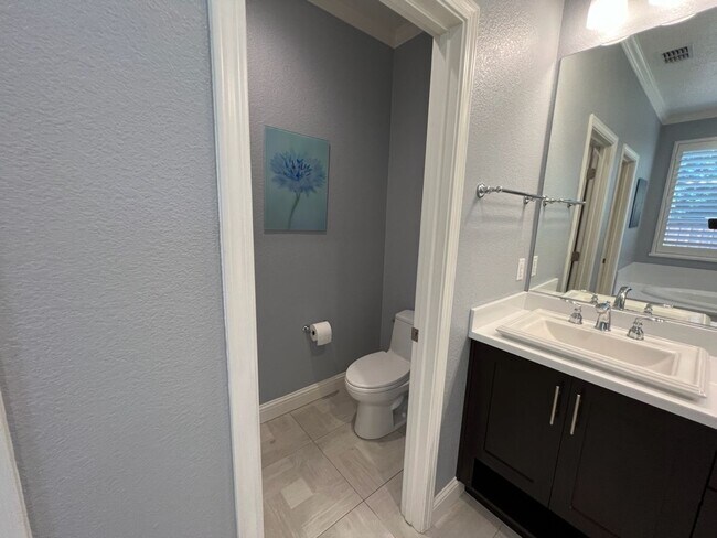 Building Photo - Newer single story home located in desirab...