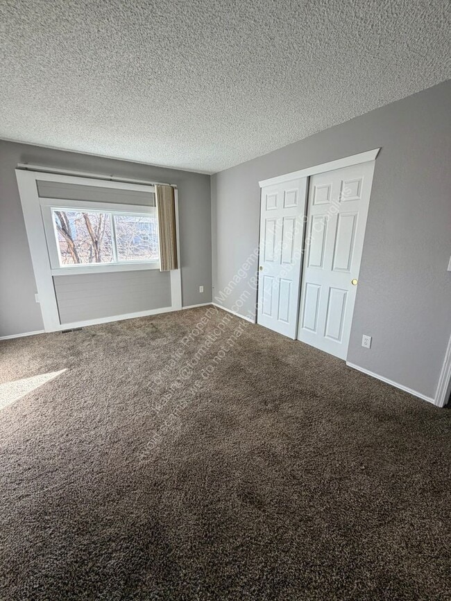 Building Photo - 17998 E Bellewood Dr