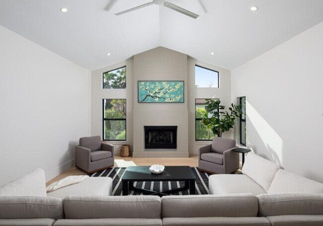 Building Photo - STUNNING REMODELED 4-BEDROOM, 3.5-BATH FUR...