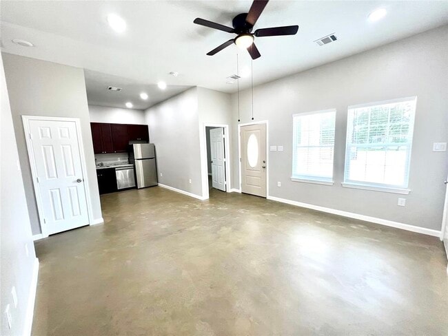 Building Photo - 9508 Quaker Ct