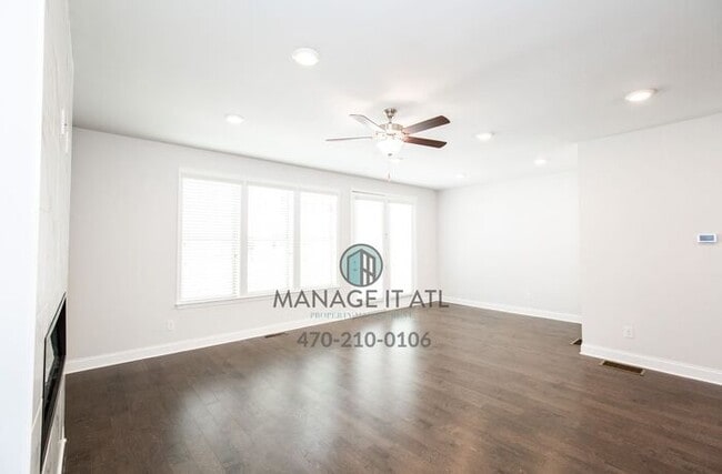 Building Photo - Great location! Elegant Townhome in Doraville