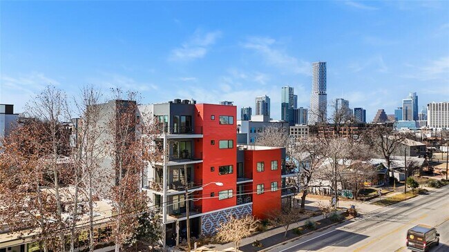 Building Photo - 1615 E 7th St