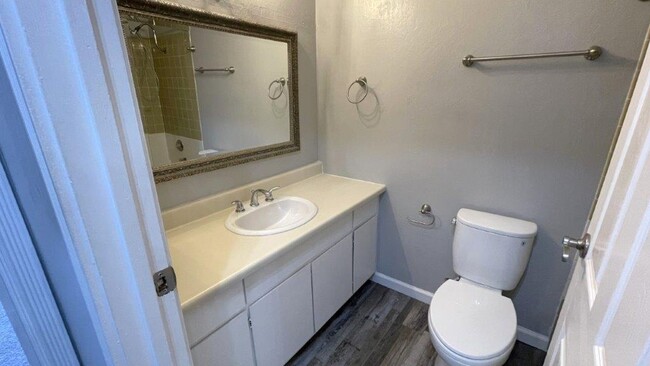 Building Photo - Walnut Creek! 1 bedroom 1 bathroom, Walk t...