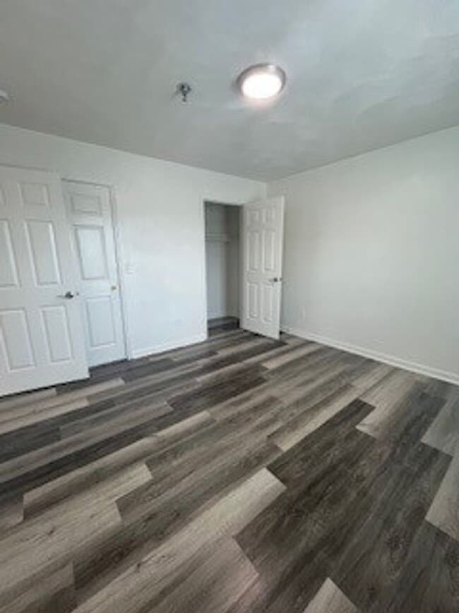 Building Photo - $1180 for Newly Renovated 1 bedroom in a 4...
