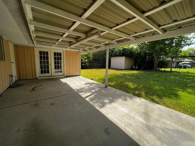 Building Photo - 3 Bedroom, 1.5 Bathroom, Brick Home with y...