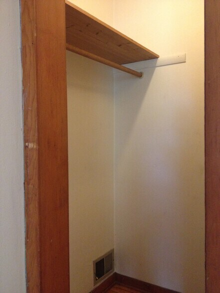 Building Photo - 2421 S Howell Ave