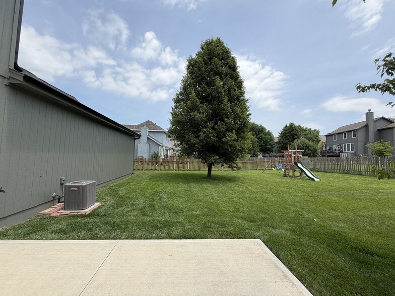 Building Photo - 13885 W 153rd Ter