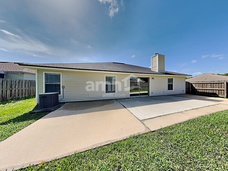 Building Photo - 7018 Shady Pine St W