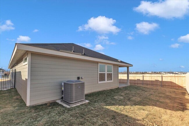 Building Photo - 5028 Hazelnut Ln