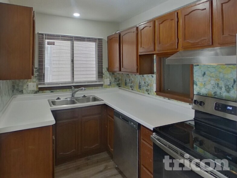 Building Photo - 1000 Concordia Ave