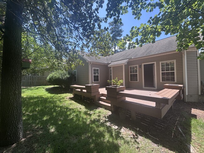 Building Photo - 100 Kingswood Cir