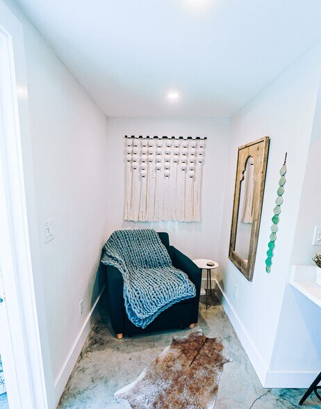 Building Photo - 6007 N Orange Blossom Ave