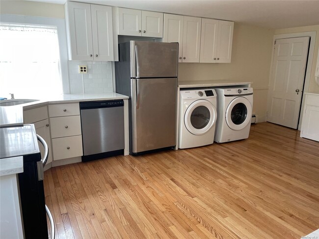 Building Photo - 23 Lloyd Harbor Rd