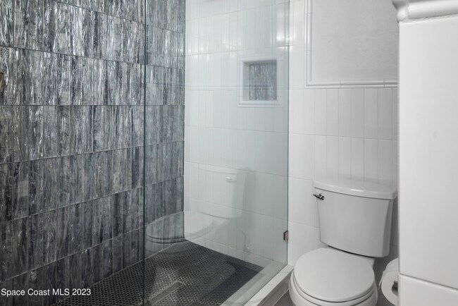 Building Photo - 1310 Lara Cir
