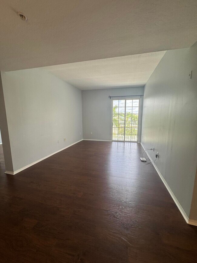 Building Photo - 1200 Town Center Dr