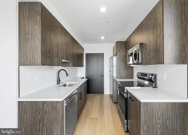 Building Photo - 1800 W Girard Ave