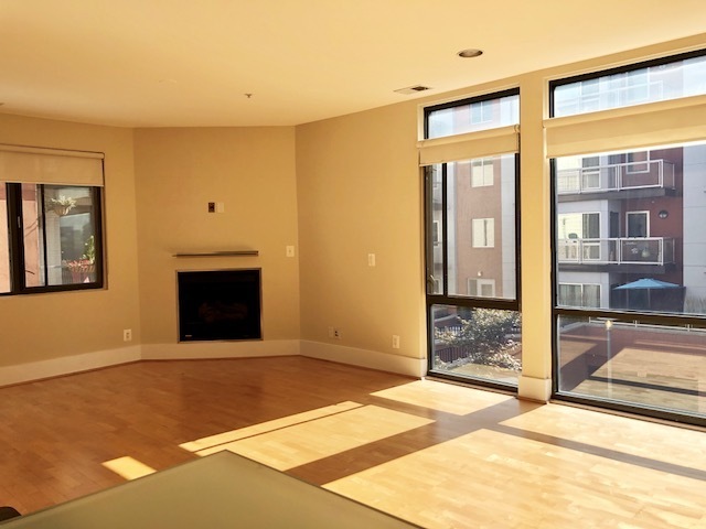 Building Photo - Spacious and Sunlit 1 BD 1BA in the Bustli...