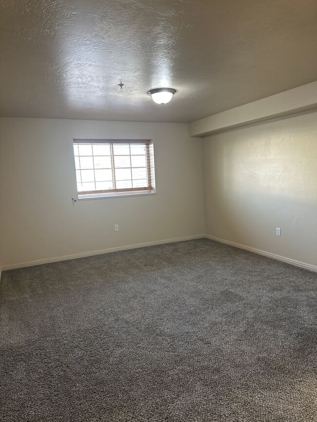 Building Photo - Green River 3 bed 2 bath Condo