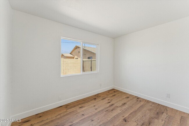 Building Photo - 2739 E Tamarisk Ave
