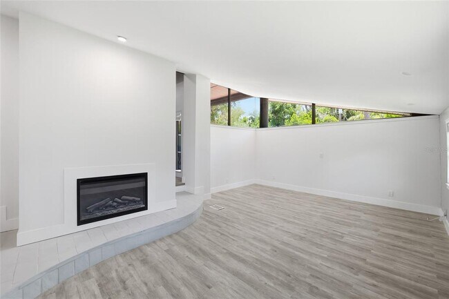 Building Photo - 7210 Valrie Ln