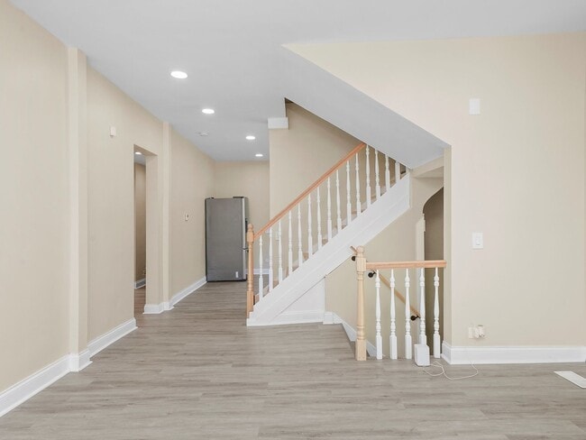 Building Photo - 811 S 7th Ave