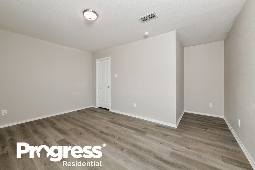 Building Photo - 8225 Spruce Meadows Dr