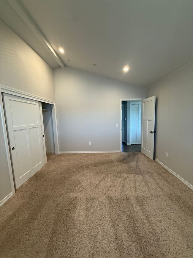 Building Photo - Updated 2 Bedroom/ 2 Bathroom Duplex in Coffee Park!