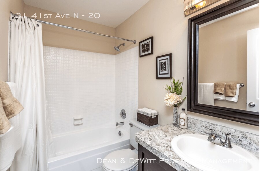 Building Photo - 2 Bed/2 Bath - Unit 31