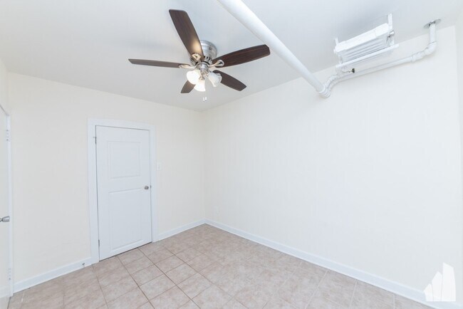 Building Photo - 4951 N Oakley Ave