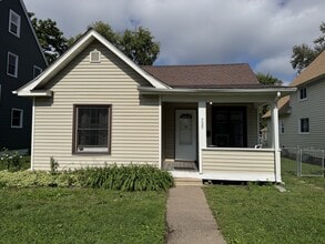 Building Photo - 935 Tuscarora Ave W