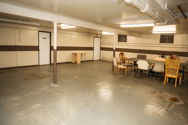 Building Photo - 9275 Noel St