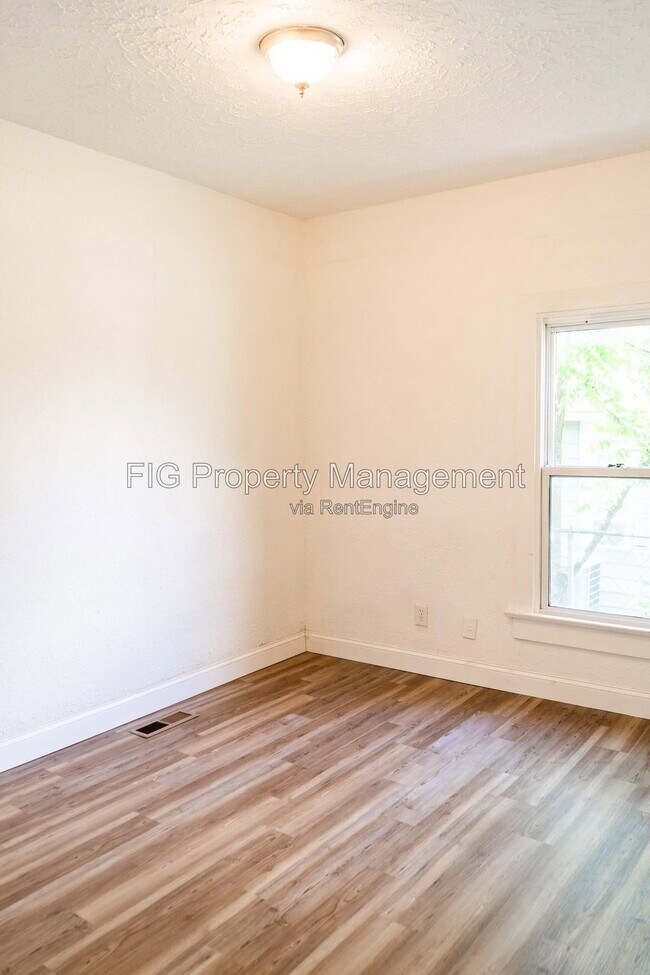 Building Photo - 1013 Glider Ave
