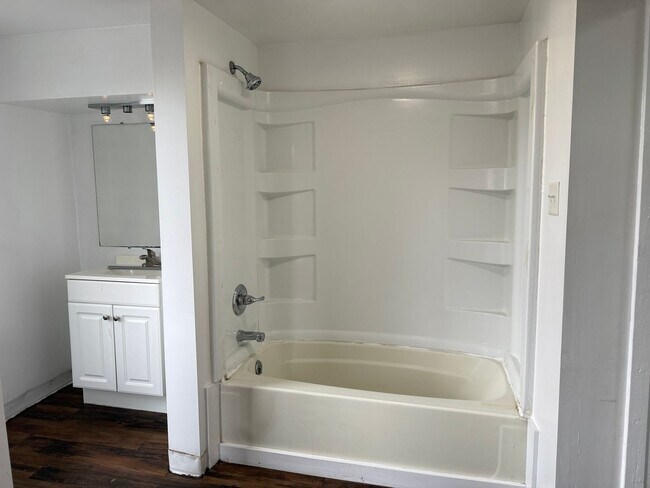 Building Photo - 225 N 3rd St