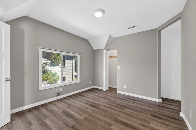 Building Photo - Modern 1-Bed Apartment in Heart of Tacoma
