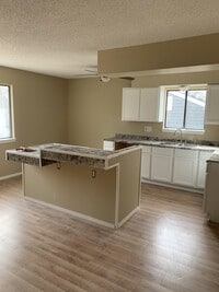 Building Photo - 409 S Mt Carmel St