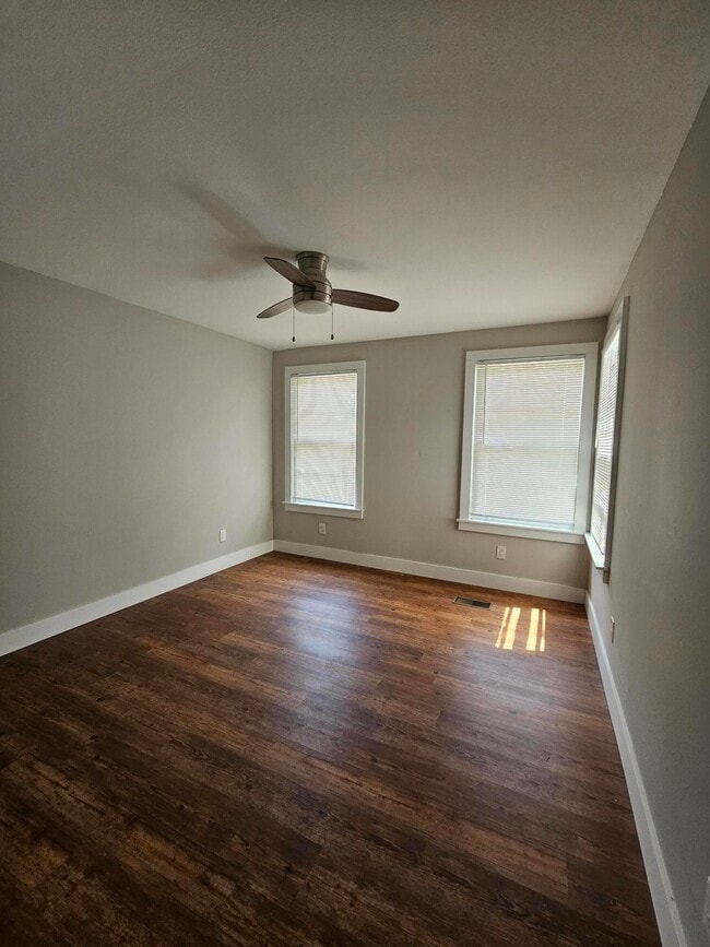 Building Photo - 4 W De Soto St