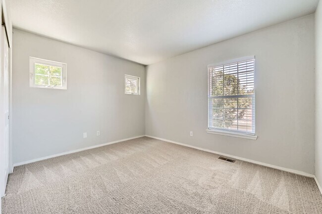 Building Photo - 4 bed /2.5bath Charming Home in Aurora