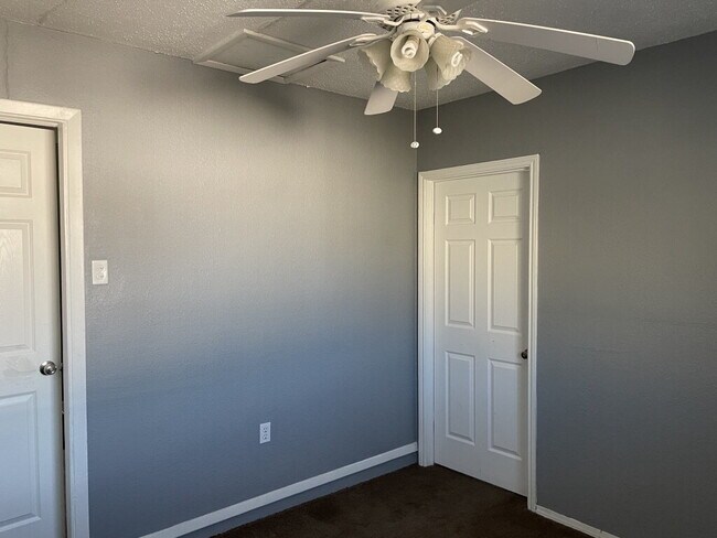 Building Photo - 8137 Staghorn Dr