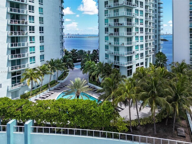 Building Photo - 1900 N Bayshore Dr