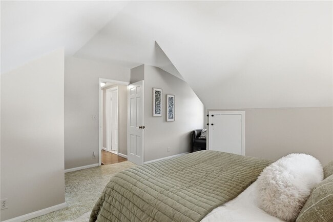 Building Photo - 37 Oakmount Dr