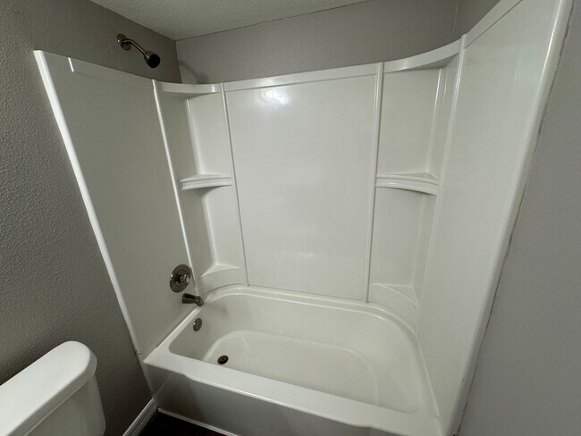 Building Photo - 2/2 Condo in Gated Lakefront Community ~ G...