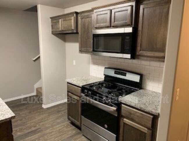 Building Photo - 2024 Buena Vida Ln