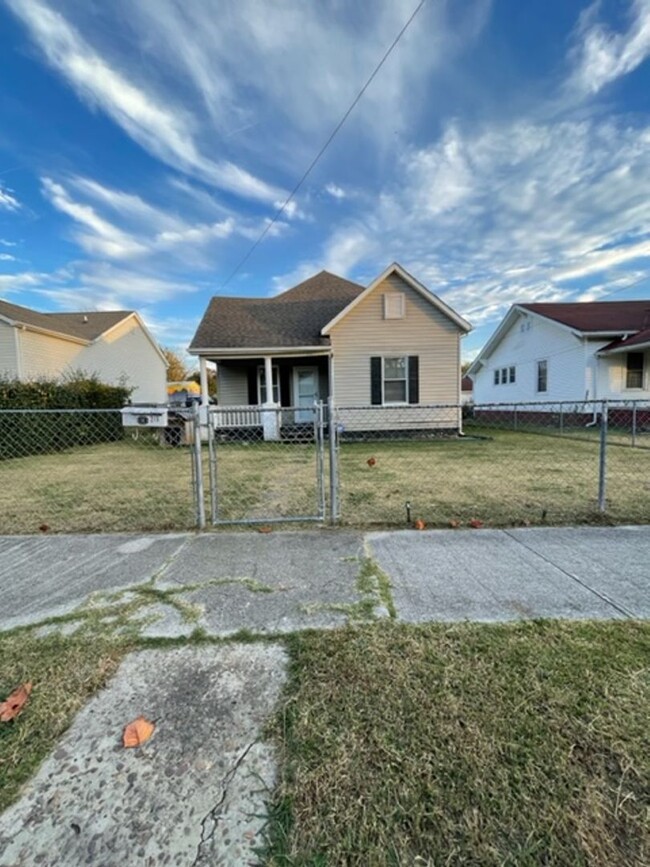 Building Photo - Knoxville 37917 - 2 bedroom, 2 bath home -...