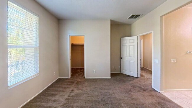 Building Photo - 1800 E Lakeshore Dr